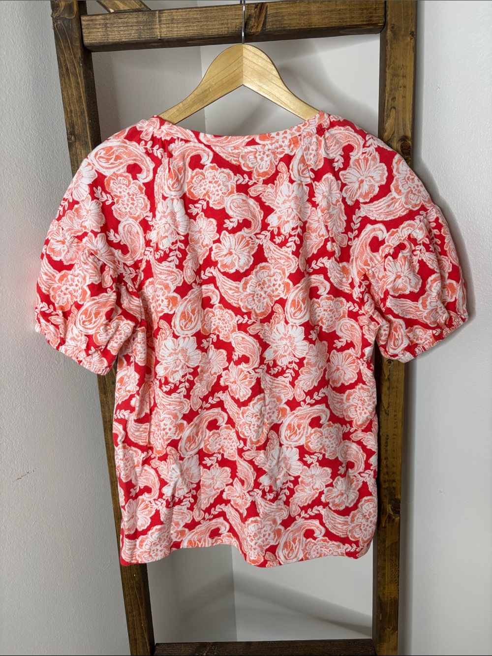 crown & ivy Red Floral Short Sleeve Crewneck Top Size M - Picture 4 of 4